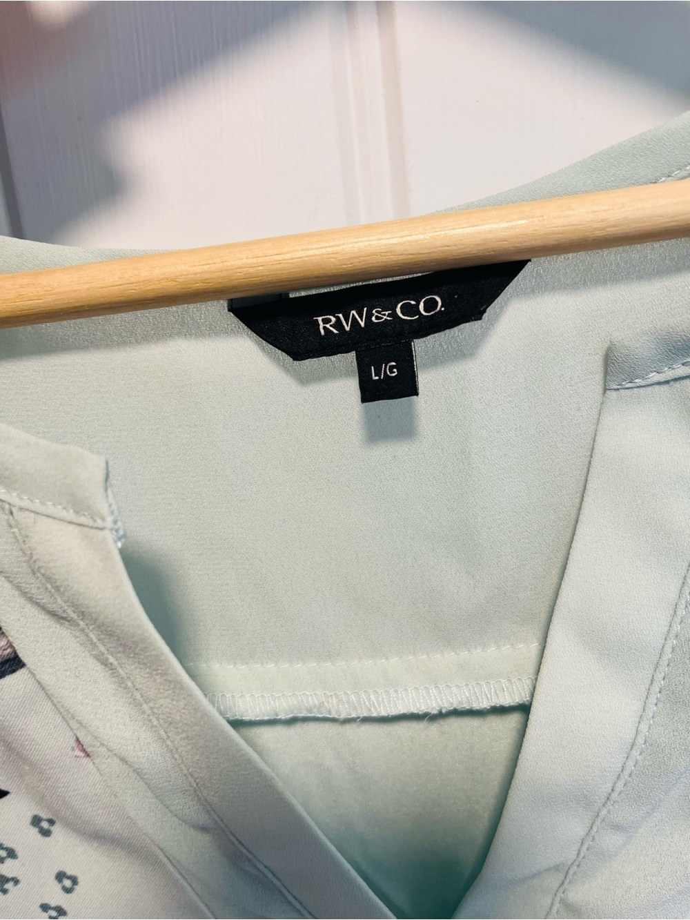 RW&CO. Light Mint Floral V-Neck Blouse Size L - Picture 5 of 6